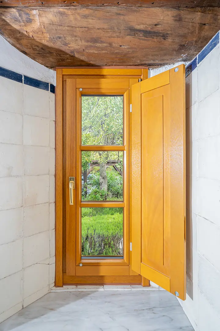 Porte-fenêtre pliante coulissante en bois à quatre vantaux